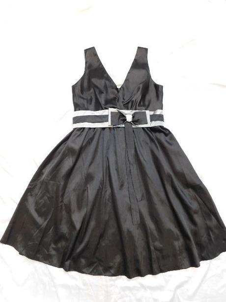 Luxusne velmi pekne saty, 40