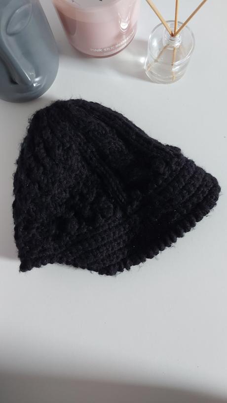 Cierna ciapka so šiltom, h&m