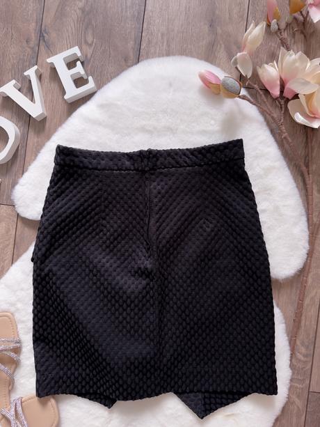 Čierna asymetrická minisukňa, h&m,s