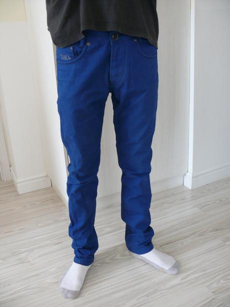 1x oblečené pánske rifle, 34