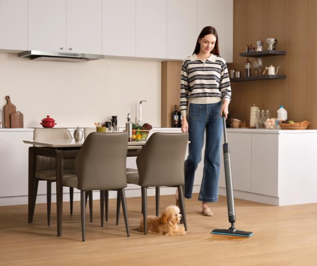 Elektrický Mira Mop 10 s oddelenými nádržami na čistú a špinavú vodu. Foto: Dreame Elektrický Mira Mop 10 s oddelenými nádržami na čistú a špinavú vodu. Foto: Dreame