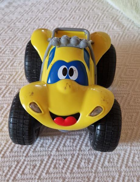 Auto na diaľkové ovládanie chicco, 