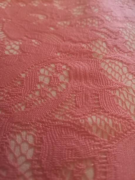 Čipkovaná sukňa tu 36-ka, s