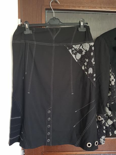 Elegantný kombinovaný kostým, 40