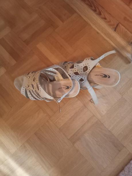 Krásne sandále, 39