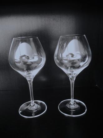 2x vínový pohár na stopke,