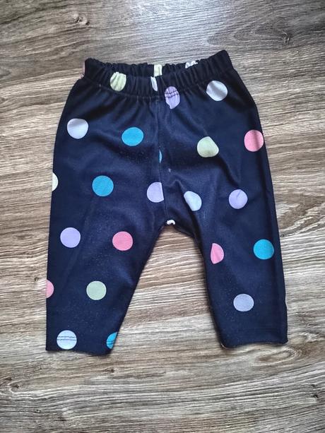 Tričká a legíny, 74