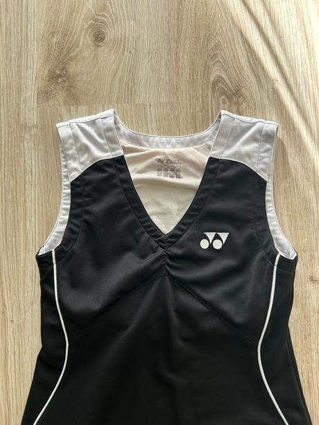 Krásne tenisové šaty značky yonex, pc 120 eur, s