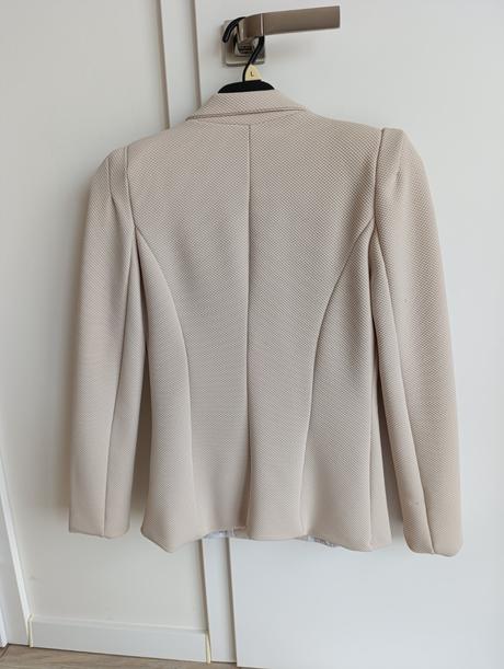 Dámske krémové sako, l