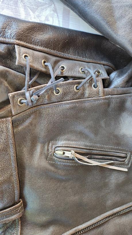 Motorkarska bunda, 48