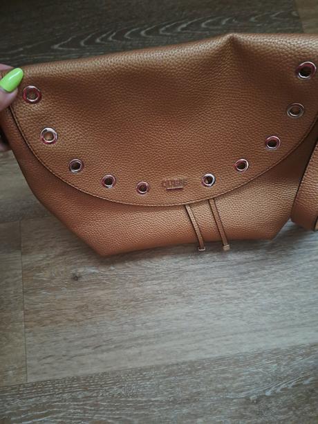 Kabelka guess, guess