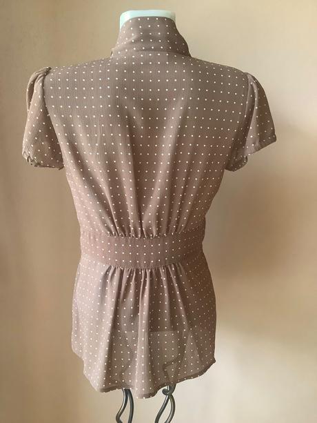 Bodkovana bluzka, 36