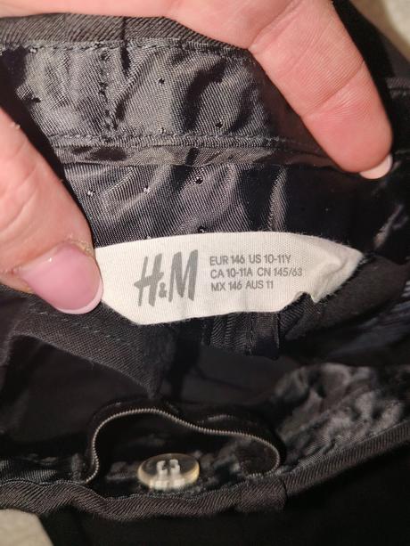 Spoločenské nohavice, 146