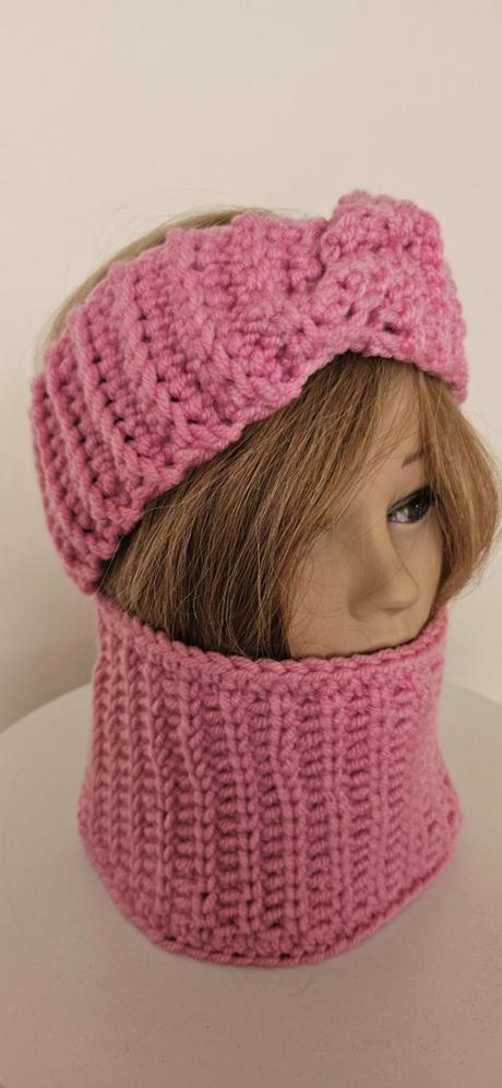 Predám handmade hačkované čiapky, deky, oblečenie, <50