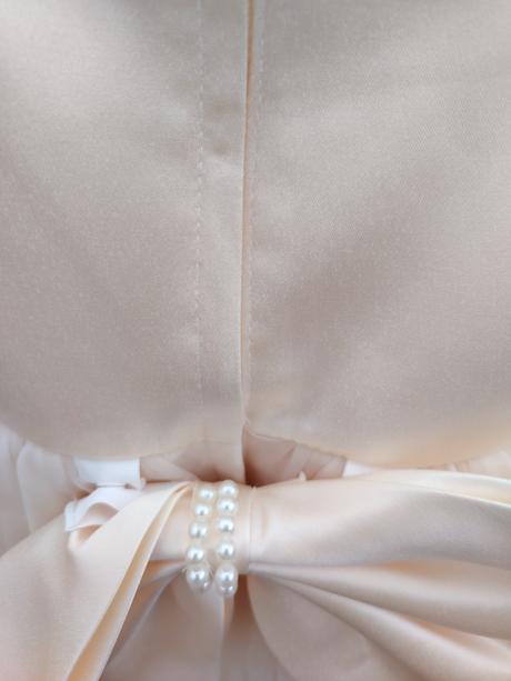 Béžové princeznovské šaty s krátkym rukávom, 92