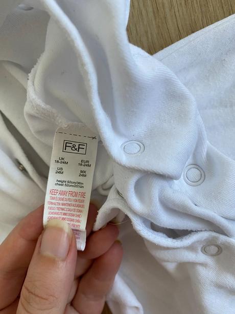 Biely overal na spanie, f&f,92