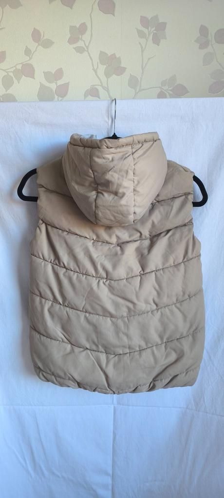 Hnedá vesta, reserved,146