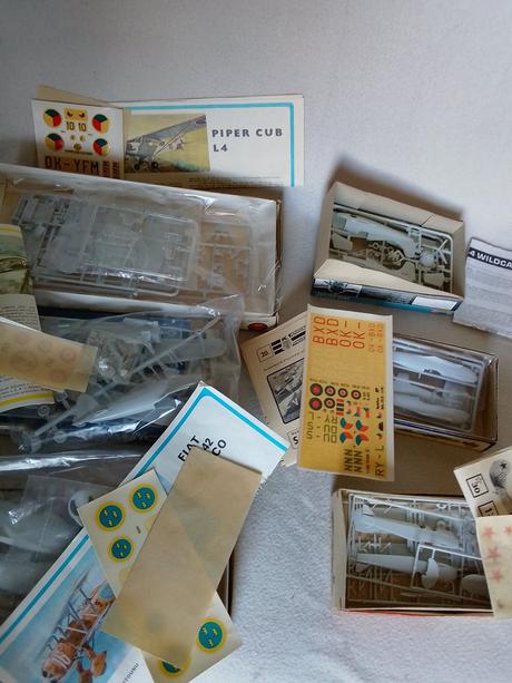 Plastikové modely kovozávody prostejov, smer, reve, 