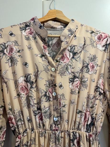 Šaty s kvetinovým vzorom, 