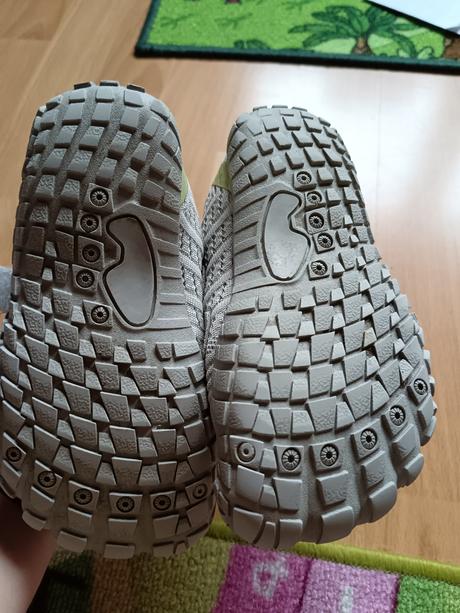 Platené tenisky, 27