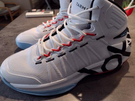 Basketbalové tenisky, 41