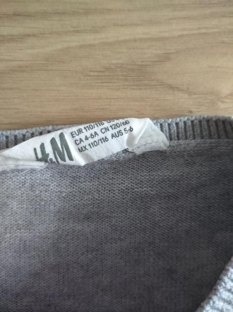 Krásny svetrík s motýľmi h&m, veľ. 110/116, h&m,110