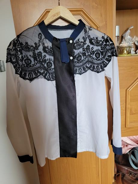 Blúzka s čipkou, l