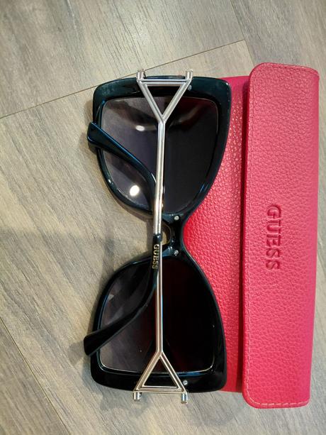 Extravagantne okuliare guess, guess