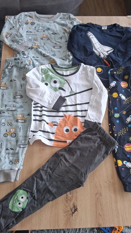 Chlapčenské pyžamá, 98