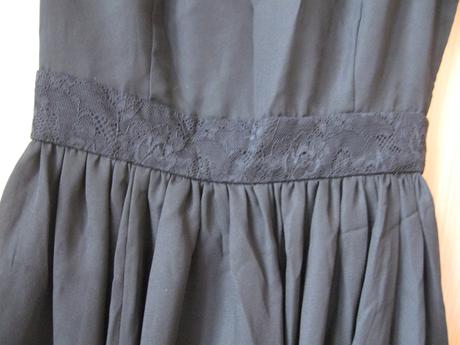 Čierne šaty, vzadu čipka, veľkosť 36, s