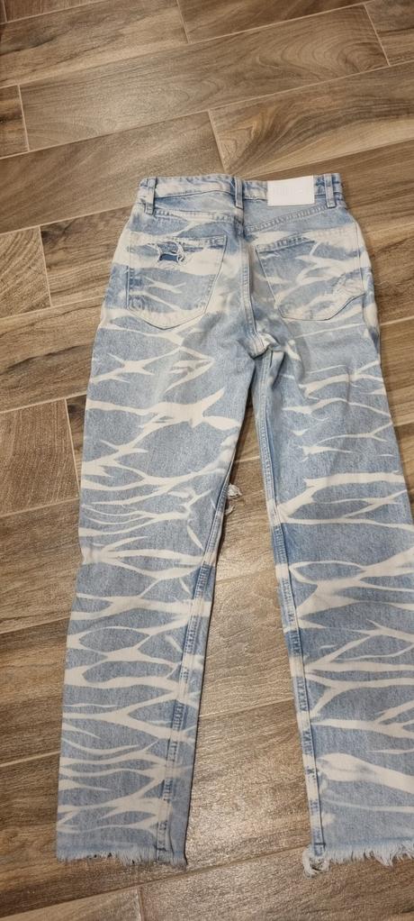 Dievčenské rifle, bershka,32