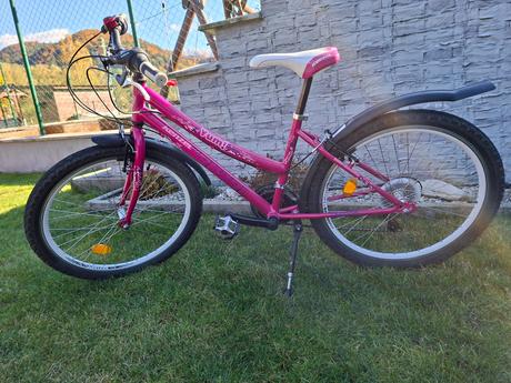 Dievčenský bicykel a prilba, kenzel,24