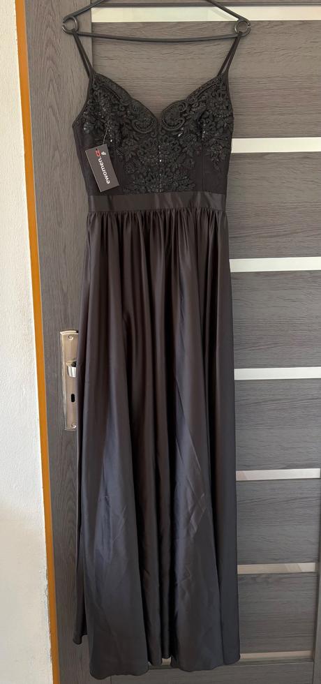 Čierne spoločenské šaty, s