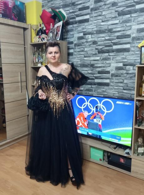 Spolocenske saty 44/46 cena 65e, 44