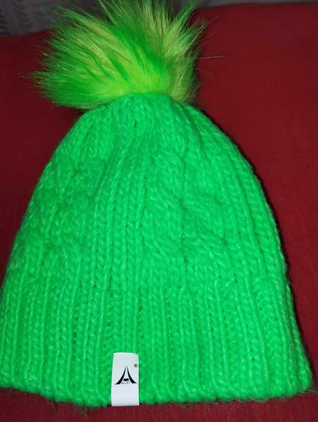 Čiapka neónovo žiarivá, 110