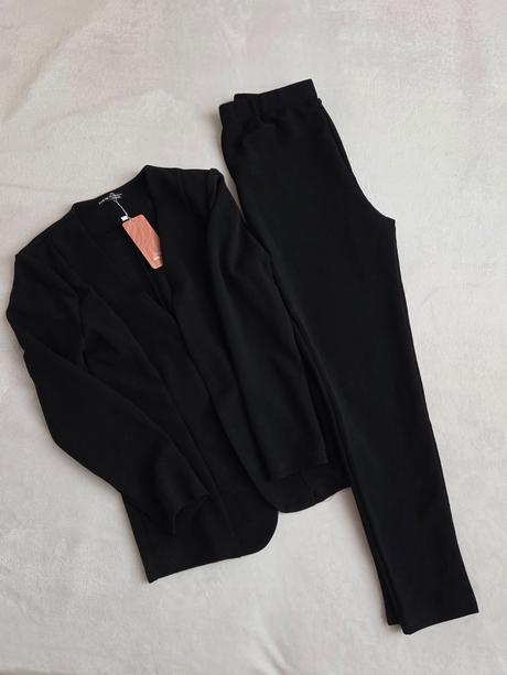 Nohavicovy komplet, m