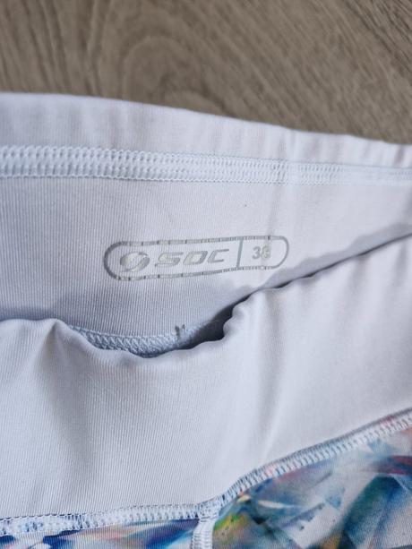 Športové legíny, 38