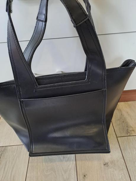 Dámska väčšia kabelka  , vo velmi dobrom stave, 