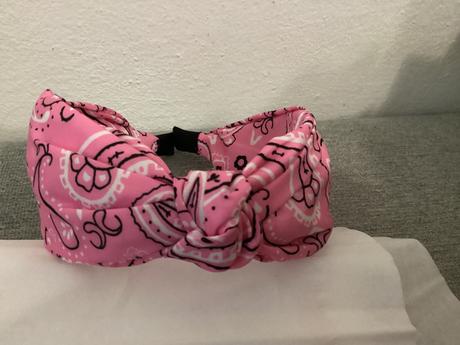 Jednoduchá bohémska čelenka s paisley vzorom,