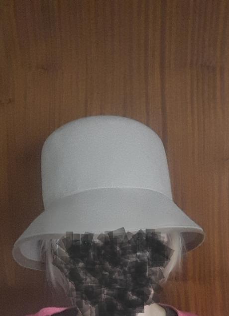 Klobuk s vysačkou, 58