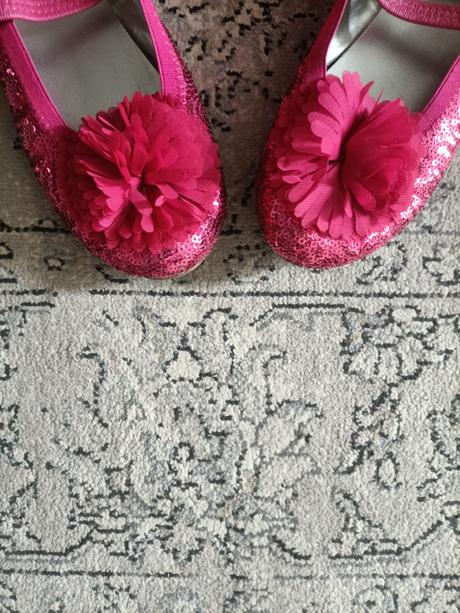 Nenosené slávnostné saty, 146