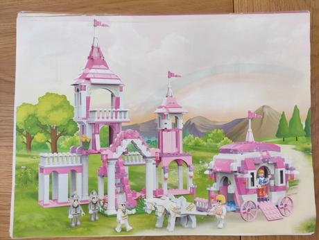 Zamok s kocom a postavickami,