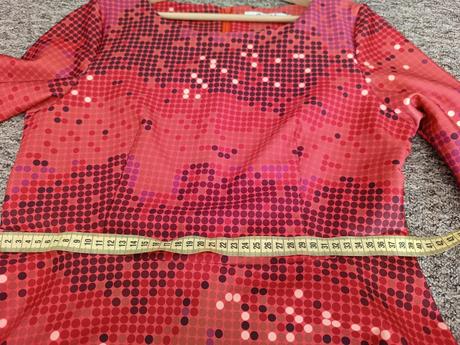 Bodkované červené šaty, l