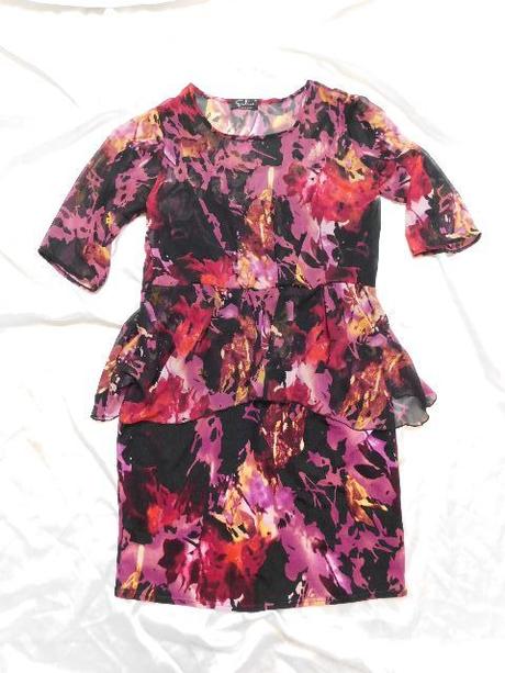 Luxusne velmi pekne saty, 38