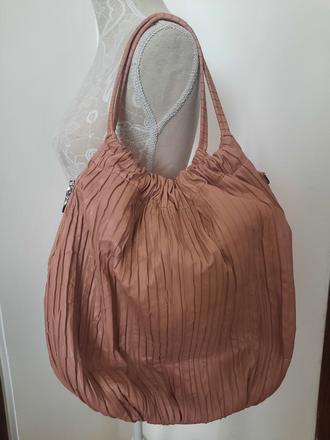 Ružová kabelka, 