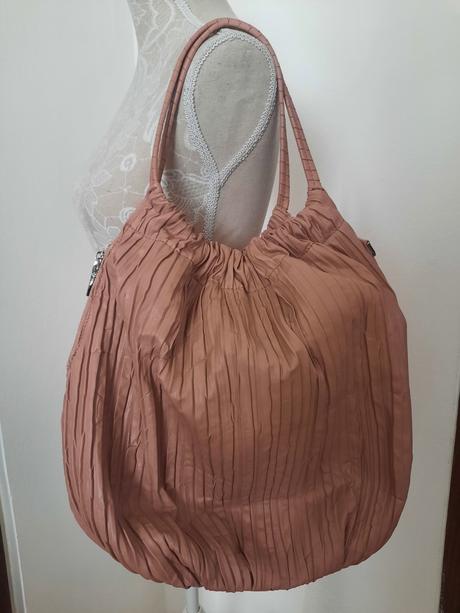 Ružová kabelka,