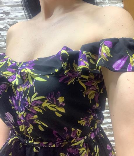 Dlhé letné šaty s fialovými kvetmi zn. guess, guess,l / m