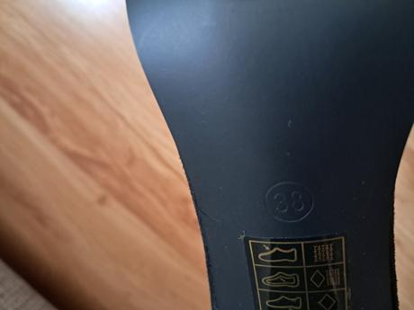 Čierne sandálky na hrubom opätku, 38