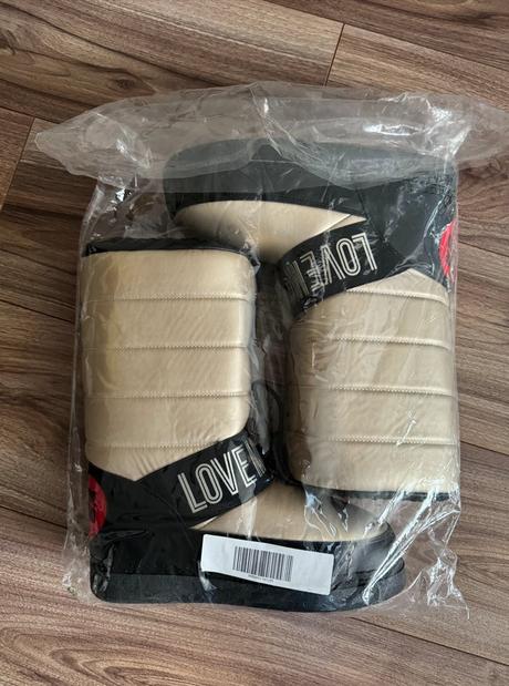 Snehule love moschino, moschino,38