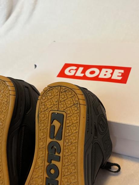 Tenisky globe tilt, 39